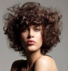 Idée de coupe courte cheveux roux bouclés. 13 Meilleures Idees Sur Coupe Boule Coupe De Cheveux Coiffure Cheveux