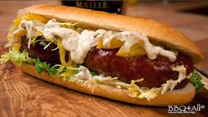 Ecco come assemblare un classico panino con salsiccia. Panino Con Salsiccia Affumicata E Maionese Alla Senape Ricette Cibo Etnico Salsiccia