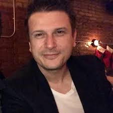 I settle down almost every night, but then in the morning I'm free!” 🥃🤣  #GoodFellas #joepesci