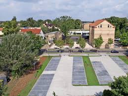 This apartment does not have a restaurant on site. Ein Supermarkt Mit Wohnungen Daruber