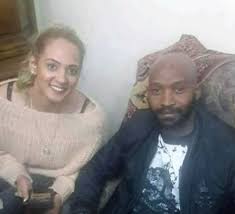 وكان محمود عبدالرازق المعروف باسم شيكابالا، قد نشر صورة لعائلته عبر انستغرام يهنئ فيها متابعيه بمناسبة عيد الفطر. Ø£ÙˆÙ„ ØµÙˆØ±Ø© Ù„Ø´ÙŠÙƒØ§Ø¨Ø§Ù„Ø§ ÙˆØ²ÙˆØ¬ØªÙ‡ Ø§Ù„Ø´Ø±Ù‚ÙŠØ© ØªÙˆØ¯Ø§ÙŠ