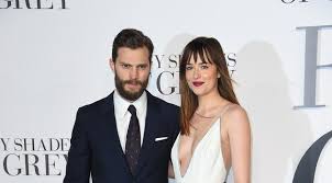 Cinquanta sfumature di grigio è un libro di e. 50 Sfumature D Oro Boom D Incassi Si Prepara Sequel Film In Cartellone Lifestyle