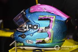 Um gp marcante, com uma chuva torrencial, e ayrton senna desenhando sua vitória com seu capacete destacado, em meio a toda água, pela cor fluorescente! Fia Elimina Regra Que Impedia Troca De Pintura Em Capacetes Da F1