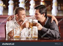 Dos hombres gays borrachos con una Foto de stock 61772671 