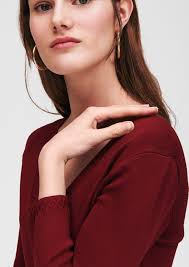 Maille bordeaux en viscose et détails de ribs croisés