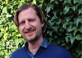 Eduardo Laporte: "Prefiero la literatura honesta, sin postureos. Aquella  atravesada de vida, ya tenga un pacto autobiográfico o un pacto novelesco" 