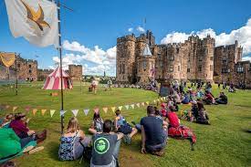 Alnwick castle is the second largest inhabited castle in england. Harry Potter Alnwick Castle Scottish Borders Aus Edinburgh 2021 Tiefpreisgarantie