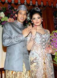 Nindy ayunda mengaku bermasalah sejak awal menikah nindy ayunda menikah dengan askara parasady harsono pada 2011. 9 Fakta Pernikahan Nindy Ayunda Askara Suami Narkoba