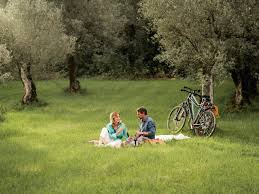 81 Thoughts I Had Watching La Dolce Villa on Netflix | Vogue