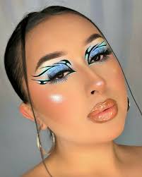 A graphic eyeliner and glitter moment ✨ @makeupnely wearing our PRO23 Say  Hello creative beauty palette Shop this palette and the rest of the PRO  eyeshadow series for 25% off! Sale ends