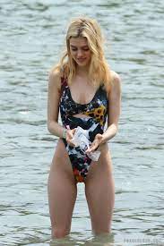 How to avoid camel toe! Nicola Peltz Paparazzi Thong Swimsuit And Cameltoe Photos Nucelebs Com