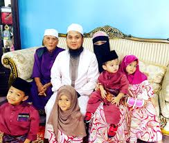 Ebit lew's entourage did not have permission to enter protected marine park in semporna. Achtung Siapa Ustaz Ebit Lew