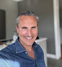 Well-reputable hotel director assists Gympak