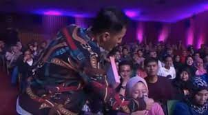 Selepas dilanda kontroversi tersalah cakap mempersenda wajah seorang wanita dan meghina warna kulit orang lain, datuk seri aliff syukri tidak lagi hadir ke konsert gegar vaganza 5. Aliff Syukri Gegar Vaganza Beautifulnara Gosip Artis Malaysia Terkini