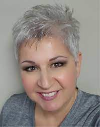 Pin On Short Grey Hair Silver Hair Grijs Haar Cheveux Gris Graue Haare Sedye Volosy Canas