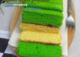 Hal ini penting sekali karena takaran yang pas dari terigu akan mempengaruhi kualitas dari kue yang sebelum membuat kue, silahkan terlebih dahulu olesi loyang dengan ukuran 24x24x4cm dengan menggunakan mentega. Resep 23 Bolu Lapis Pandan Panggang Takaran Sendok Bikin Ngiler Kreasi Masakan