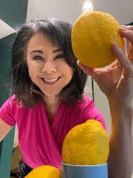 Lisa Shapley's Instagram, Twitter & Facebook