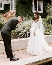 These Adorable Photos Make The Case For Having A First Look On Your Wedding Day Wedding Fun Wedding Photography Winter Wedding