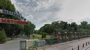 Un hectar are 10000 metri pătrați, adică echivalentul unui pătrat cu laturile de 100 metri. Parcul Motodrom Din Sectorul 2 Si Terenuri De Aproape 140 000 De Metri PÄtraÅ£i Castigate In InstanÅ£Ä PrimÄria Capitalei Va Contesta Decizia