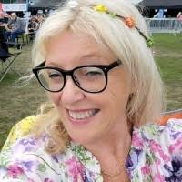 Diane Lomas's Instagram, Twitter & Facebook