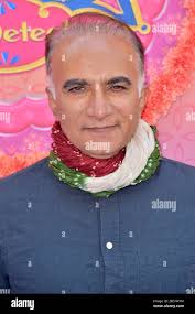 GLEE: Iqbal Theba come Principal Figgins Fox Broadcasting Co. Cr: Patrick  Ecclesine/FOX Foto stock