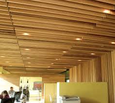 Panneau Pour Faux Plafond En Bois Grillage Linear Grid Hunter Douglas Falso Techo Diseno De Falso Techo Techos De Madera