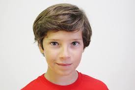 Felices por Alejandro Serrano que, después del éxito y su reconocimiento  por su papel protagonista en la película "EL MEJOR VERANO DE MI VIDA" y  habiendo finalizado el rodaje de la serie