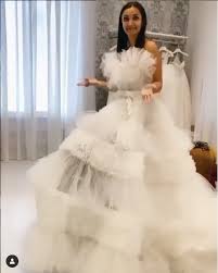 Select from premium elettra lamborghini of the highest quality. Elettra Lamborghini Si Sposa Con Afrojack Vestito Classico Dallo Strascico Importante