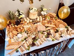 Nach dem aperitif haben wir als vorspeisen tomato. Buffet Ideen Mit Sandwiches Baguettes Torte Und Obst Baby Shower Party Food Shower Food Baby Shower Food