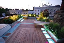 Dachterrasse Bodenverkleidung Holz Akzentbeleuchtung Sitzbanke Holz Dachterrasse Gestalten Dachterrasse