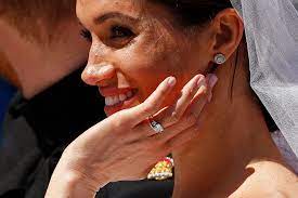 In november 2017, prince harry proposed to meghan markle with a diamond engagement ring featuring three diamonds set on a solid yellow gold band. Meghan Markle S Engagement Ring Gets A Sparkly Upgrade