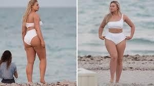 Biography she studied state conservatory in prague. Velke Sebevedomi I Vaha Plnostihla Modelka Hrde Vystavila Kypre Tvary V Bikinach Super Cz