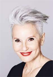 The Silver Glory Trend 4 White Looks That Emphasize Silver Accents Gray Tones Short Grey Hair Short Hair Styles Grey Hair Inspiration