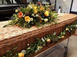 Order by 3pm for same day delivery, professional florist network since 1947 Flower Delivery Manchester Send Flowers By 9 Florists With 2379 Reviews