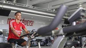 Game log, goals, assists, played minutes, completed passes and shots. Pedrinho Ganhou Seis Quilos Desde Que Chegou Ao Benfica Benfica Jornal Record