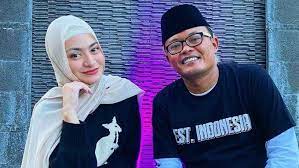 Kala itu, nathalie holscher menyebut soal hari ulang tahun ketika ditanya soal pernikahan. Biodata Paling Lengkap Nathalie Holscher Yang Mesra Banget Dengan Komedian Sule