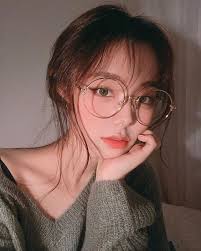 I was able to wear the product for a few months before the irritation began. Makeup For Glasses Tips For Bigger Eyes That Stand Out Under Frames Girlstyle Singapore