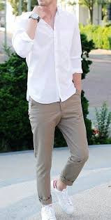 Blazers are a popular choice for smart casual as they can be paired with different pieces and work well for a layered look. Embrace The Smart Casual Style Men S Chinos Outfit Inspiration Sommerhochzeit Outfits Manner Outfit Und Outfit Hochzeit Gast
