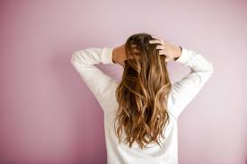 Anagenphase (wachstumsphase) anzuwachsen und kräftiger zu werden. Haarausfall Nach Schwangerschaft Und Stillen Das Kannst Du Tun Hallo Uterus De