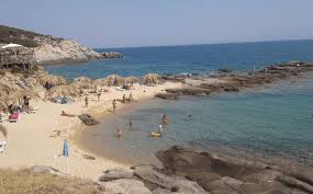 Το τρίτο πόδι της χαλκιδικής το πρόλαβε… ο θεός, αλλά τα άλλα δύο είναι αφιερωμένα στο δικό μας, θεϊκό καλοκαίρι, και διαθέτουν κάτι για όλους μας: Ta Thgania