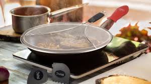 This cooking splatter guard is all your frying pan needs, you may not even know it yet. Chefast Splatter Screen The Perfect Oil Splash Guard Youtube