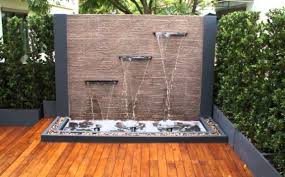 Wasserfall Im Garten Selber Bauen 99 Ideen Wie Sie Die Harmonie Der Natur Geniessen Wasserfall Garten Modernes Wasser Feature Wandbrunnen
