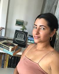 Los mejores recuerdos son los que se tejen entre páginas y tazas de  café☕️📚. Hoy, mi alma ha sido alimentada por la buena compañía y las  buenas historias✨. ⤷ Gracias @olor.a_libros @