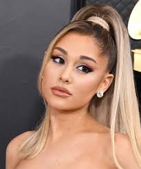 Ariana grande posted the hottest quarantine selfie, wearing a sports bra and jeans. Ariana Grande Debuts Short Lob Haircut No More Ponytail