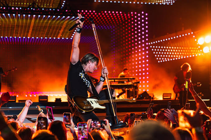 Keith Urban Kicks Off International Dates On 'High And Alive World Tour' - MusicRow.com
