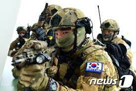 2009년 3월 청해부대 1진(문무대왕함)에 선박검색 요원으로 승조하여 4월17일 덴마크 국적 상선 '푸마호' 구조를 시작으로 8월4일 바하마 국적 선박 '노토스 스캔호(3천t급)' 구조에 이르기까지 총 7차례의 해적선 퇴치 작전에서 활약하였다. ë¶ˆê°€ëŠ¥ì€ ì—†ë‹¤ í•´êµ° Udt ì°½ì„¤ 60ì£¼ë…„ ê¸°ë…í–‰ì‚¬ ë‹¤ì±„