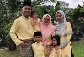 Siti nordiana merupakan seorang ibu tunggal kepada muhammad rayyan nakhie, anak bersama bekas suaminya, arw@h mohd faizal yusup yang merupakan seorang pelakon. Faizal Yusof Anak Yusof Haslam