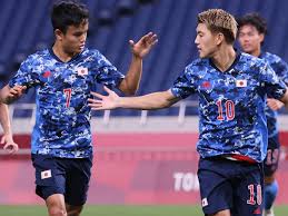 サッカーのルールは全17条の項目であるサッカー競技規則とこれ以外の国際サッカー評議会 (ifab) の通達やガイドライン等によって構成されている。サッカーの競技規則はfifaではなく、国際サッカー評議会 (ifab) が定めている。2015年2月頃に改正された. Cl1b0lwebr7wdm