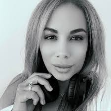 Dionne Burke's Instagram, Twitter & Facebook