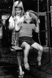 1 июля 1961, сандрингем, норфолк — 31 августа 1997, париж) — с 1981 года по 1996 год первая жена принца уэльского чарльза, наследника британского престола. 12 Faktov O Princesse Diane Kotoraya Byla Obyazana Do Konca Zhizni Klanyatsya Sobstvennym Detyam